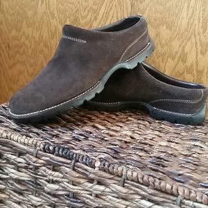 COLE HAAN BROWN SUEDE MULES